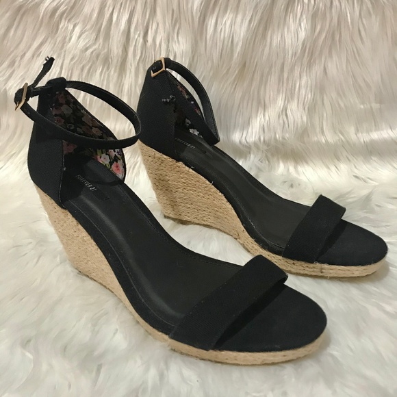 FOREVER 21 / Black Ankle Strap Wedges / SZ 8.5 - Picture 1 of 7